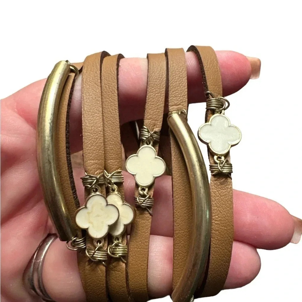 Leather wrap bracelet with flowers and gold details NWOT